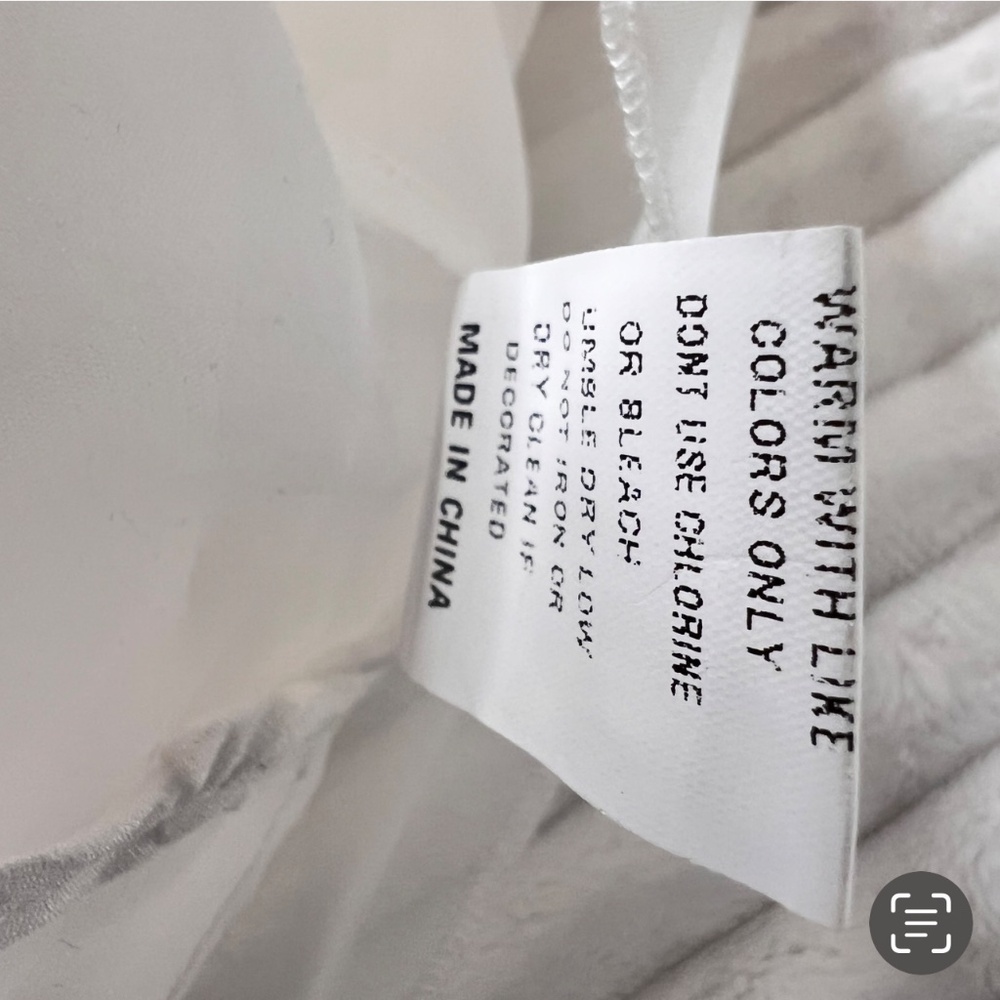 #A049    FT INC  White Organza Ruffle HI -LO top with Rosette Detail - XL - Picture 7 of 10